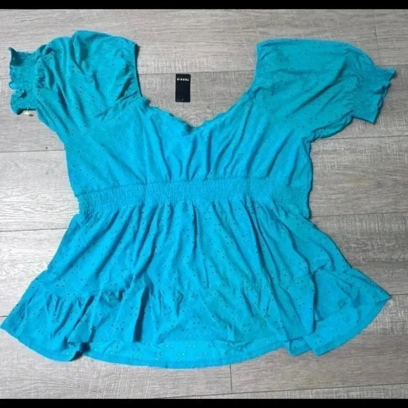 Torrid Eyelet Smocked
Waist And Sleeve Sweetheart
Blouse New With Tag - Picture 2 of 7
